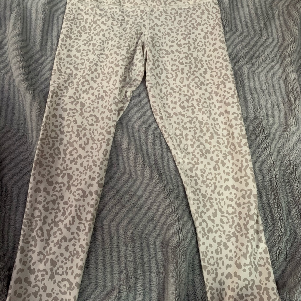 Leopard print leggings.Size:M excellent condition